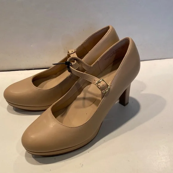 Dream Pairs Tan Platform High Heels - Picture 2 of 9